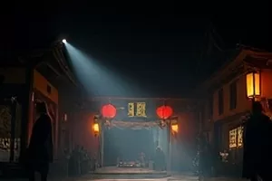 长巷灯火中青石板巷子与檐下暖黄灯泡